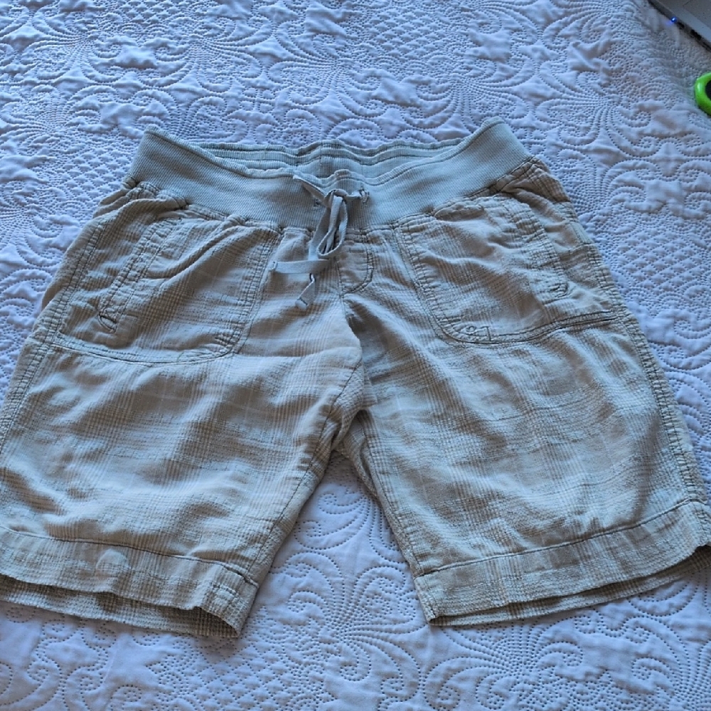 Younique Cream/Green Women's Bermuda Shorts